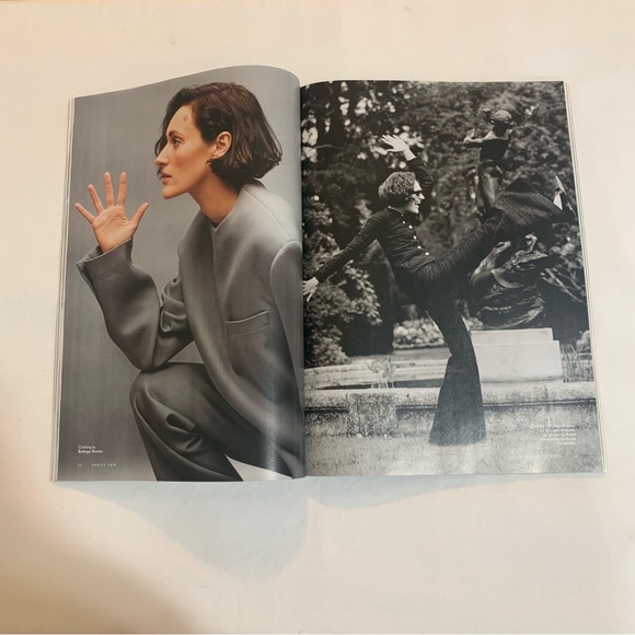 Vanity Fair Phoebe Waller-Bridge “Has Date Destiny” Issue July/Aug 2023 Magazine - Picture 7 of 11